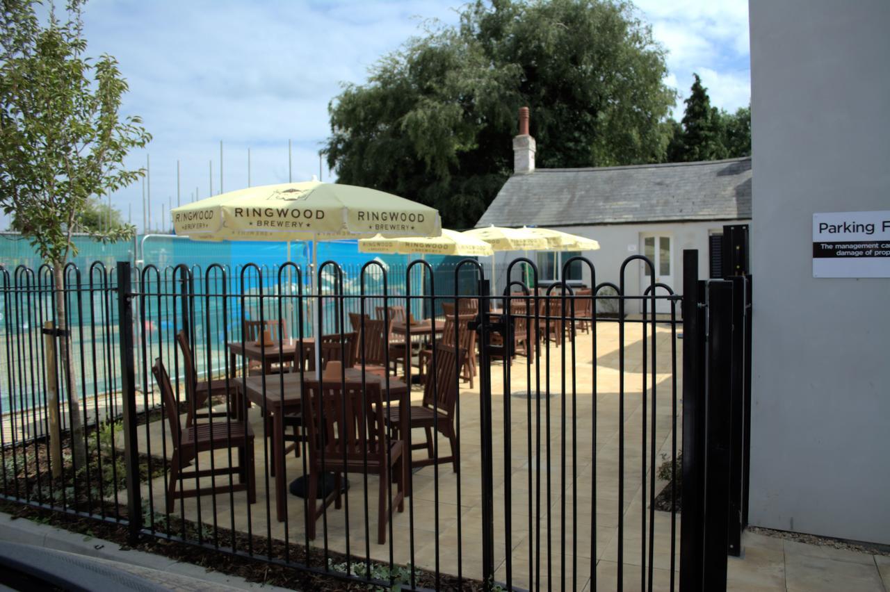 Hotel The Swan @Old Stratford Milton Keynes Exterior foto